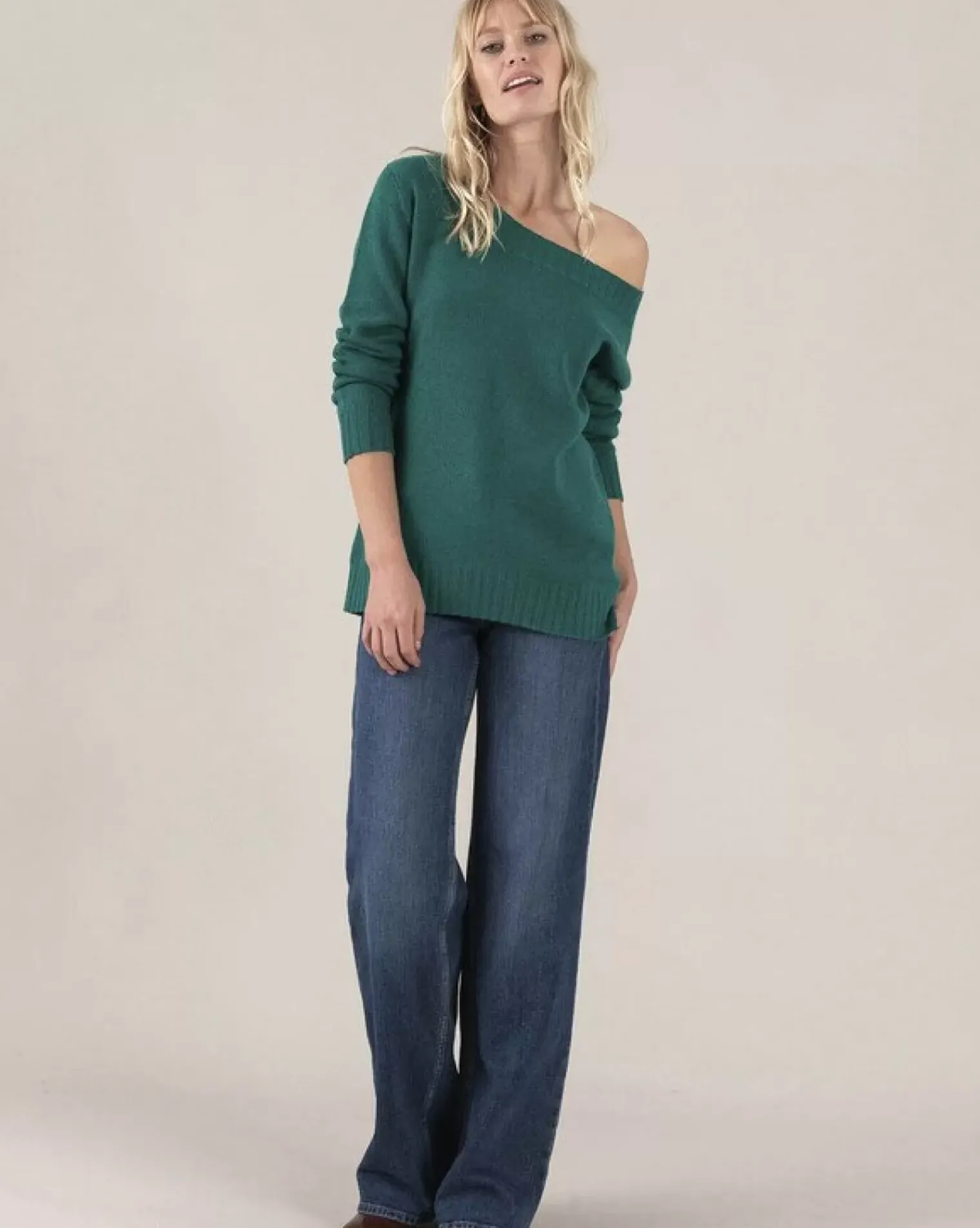 Kujten Sweaters & Sweatshirts>Asymmetric Round Neck Cashmere Sweater Vert Menthe