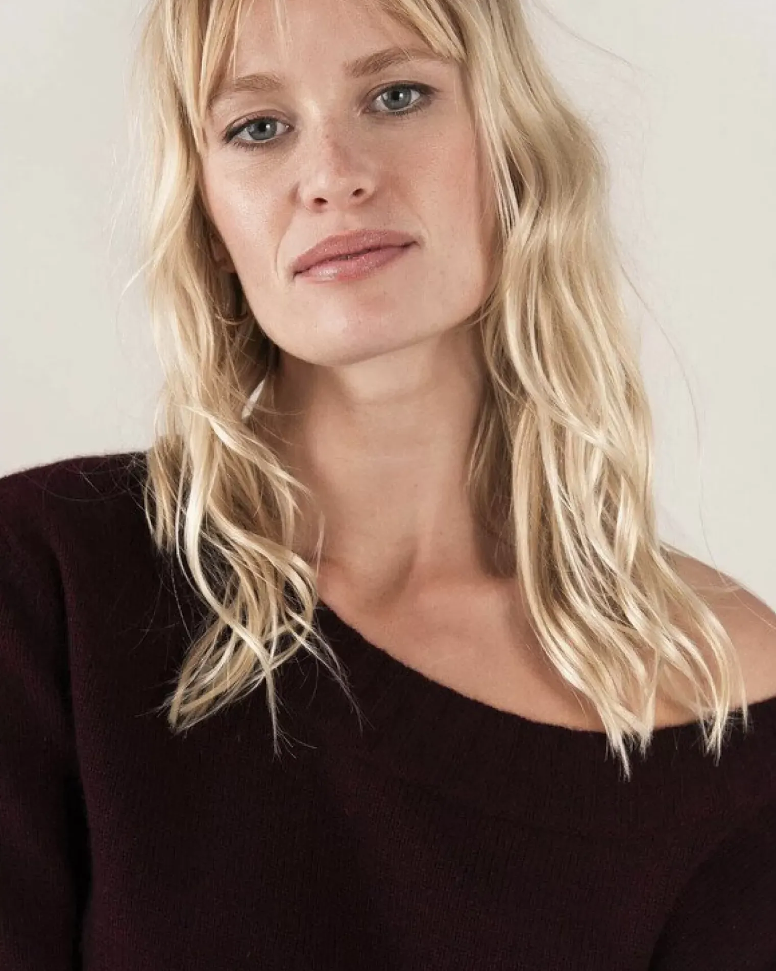 Kujten Sweaters & Sweatshirts>Asymmetric Round Neck Cashmere Sweater Bordeaux