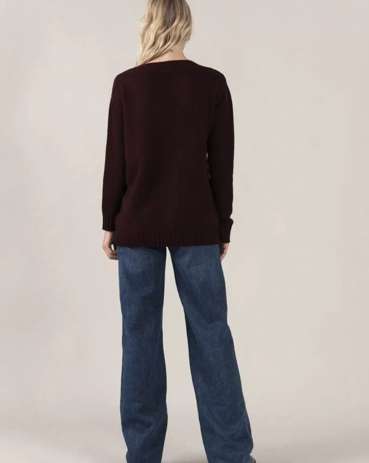 Kujten Sweaters & Sweatshirts>Asymmetric Round Neck Cashmere Sweater Bordeaux