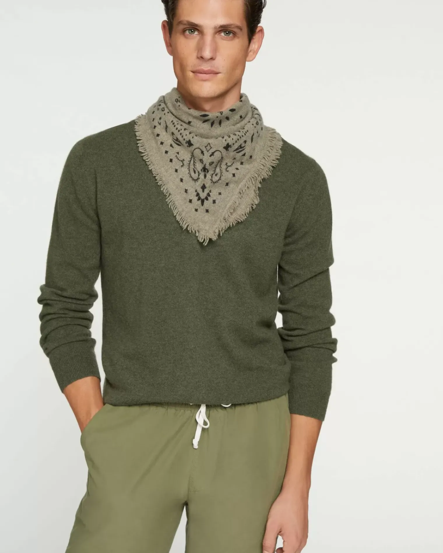 Kujten Sweaters & Sweatshirts>Basic Man V-Neck Cashmere Sweater Kaki Fonce
