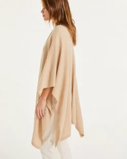 Kujten Capes & Ponchos><noscript><img width=