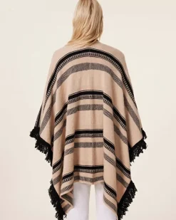 Kujten Capes & Ponchos><noscript><img width=
