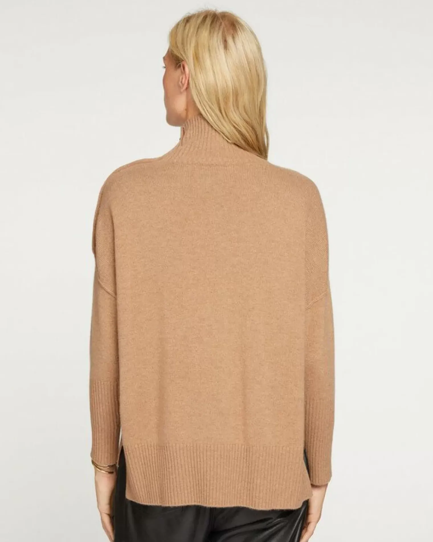 Kujten Sweaters & Sweatshirts>Cashmere Sweater With Black Buttons Camelo