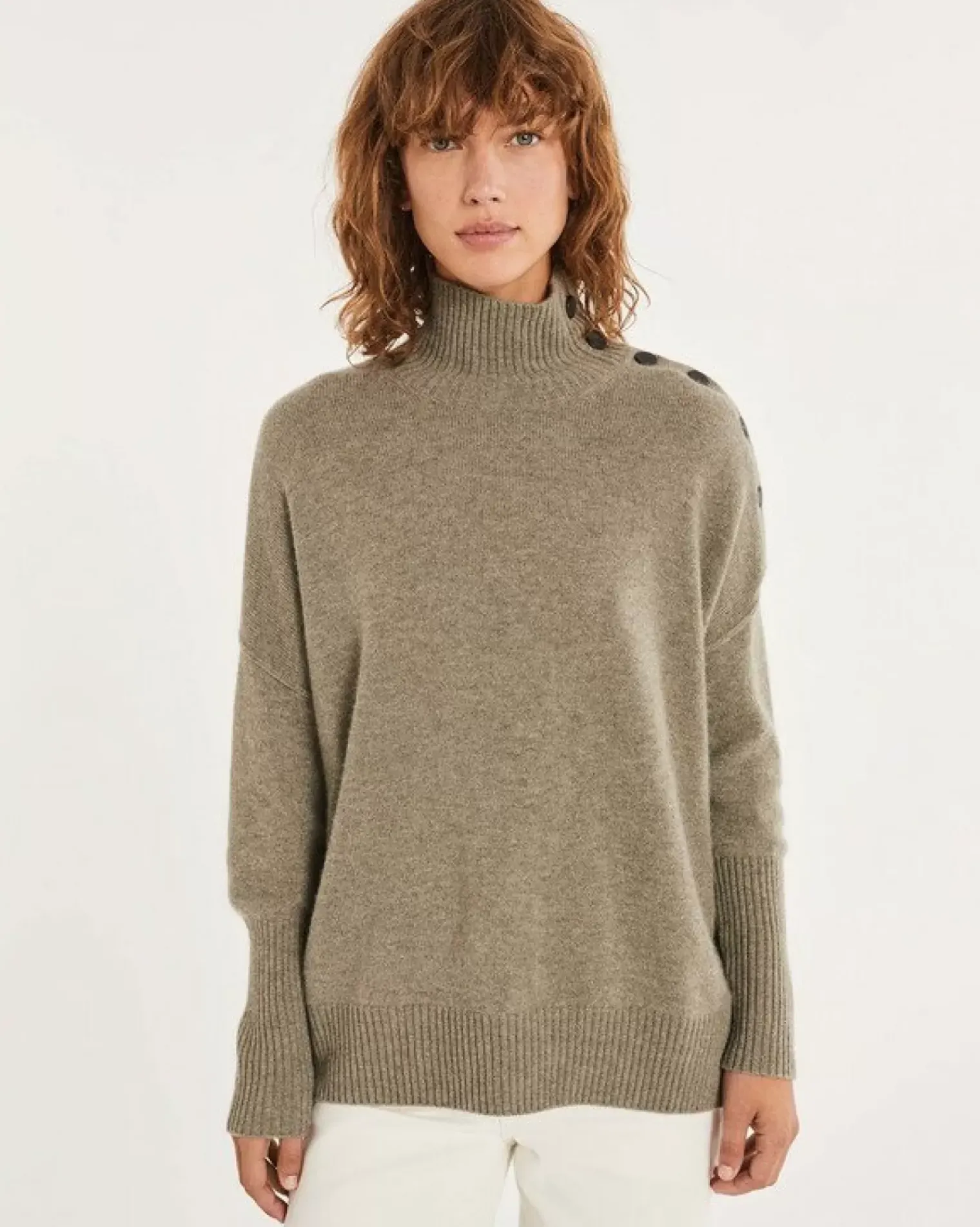 Kujten Sweaters & Sweatshirts>Cashmere Sweater With Black Buttons, 4-Threads Kaki Chine
