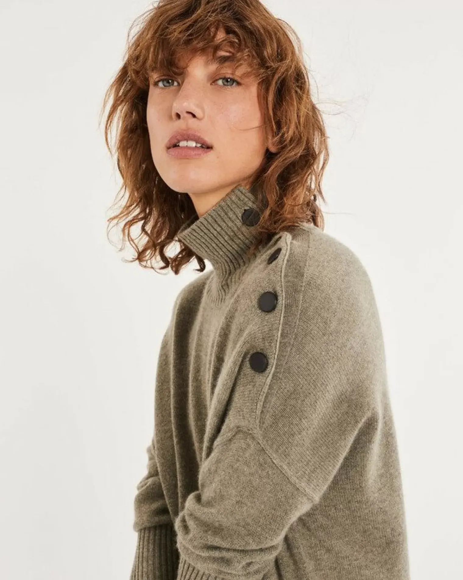 Kujten Sweaters & Sweatshirts>Cashmere Sweater With Black Buttons, 4-Threads Kaki Chine