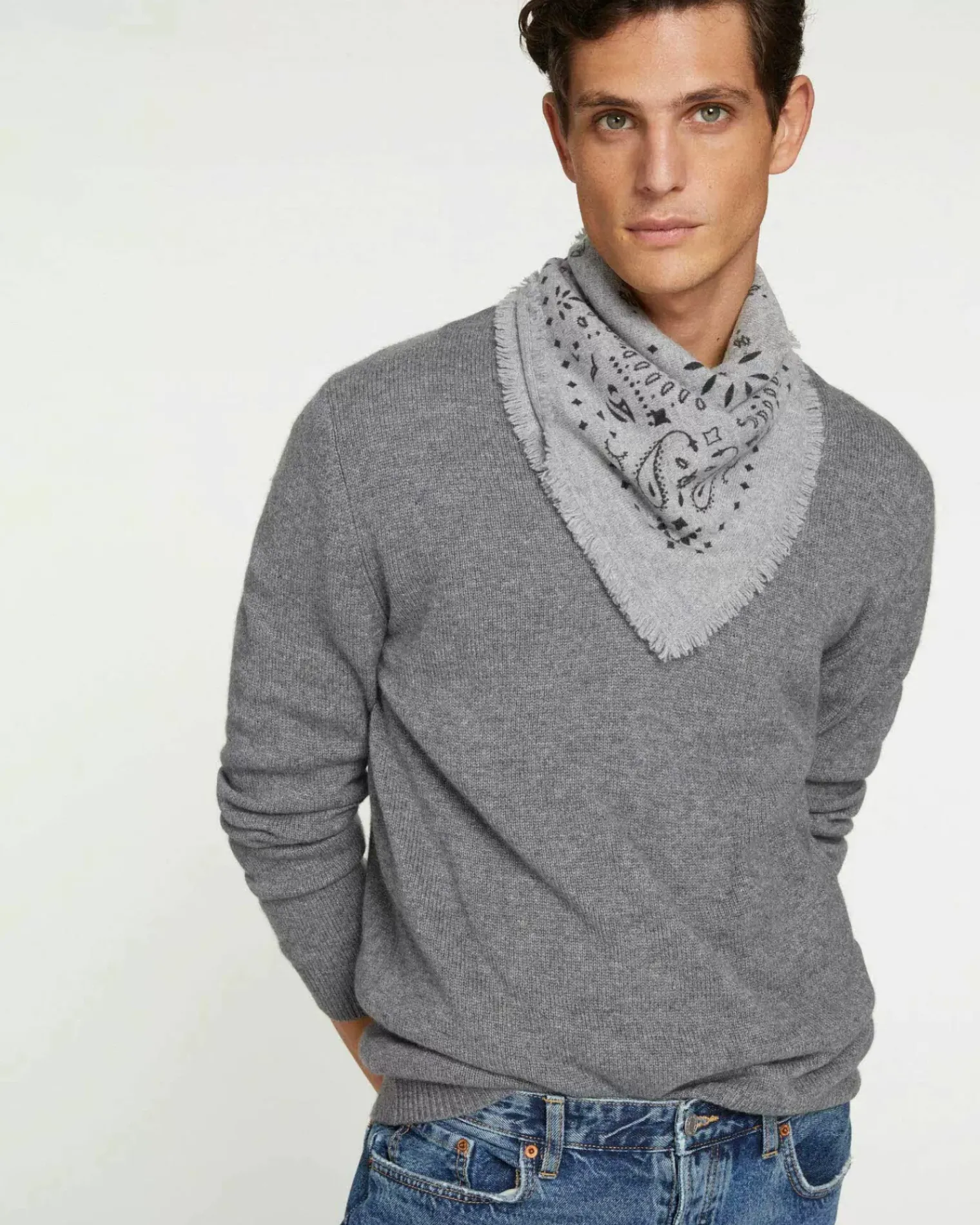 Kujten Sweaters & Sweatshirts>Long-Sleeved V-Neck Cashmere Sweater Gris Flanelle