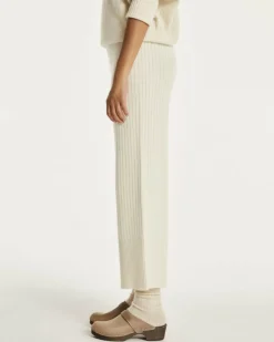 Kujten Pants & Shorts><noscript><img width=