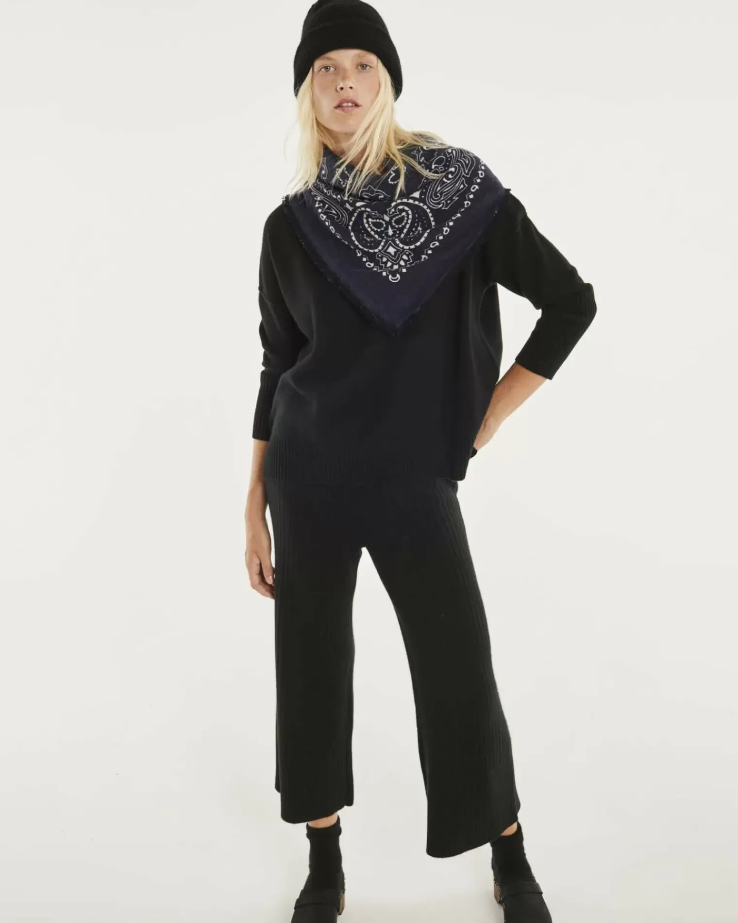 Kujten Pants & Shorts>Loose Fitting Cashmere Trousers Noir