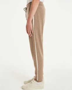 Kujten Joggings & Shorts><noscript><img width=