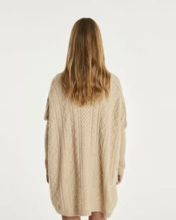 Kujten Capes & Ponchos><noscript><img width=