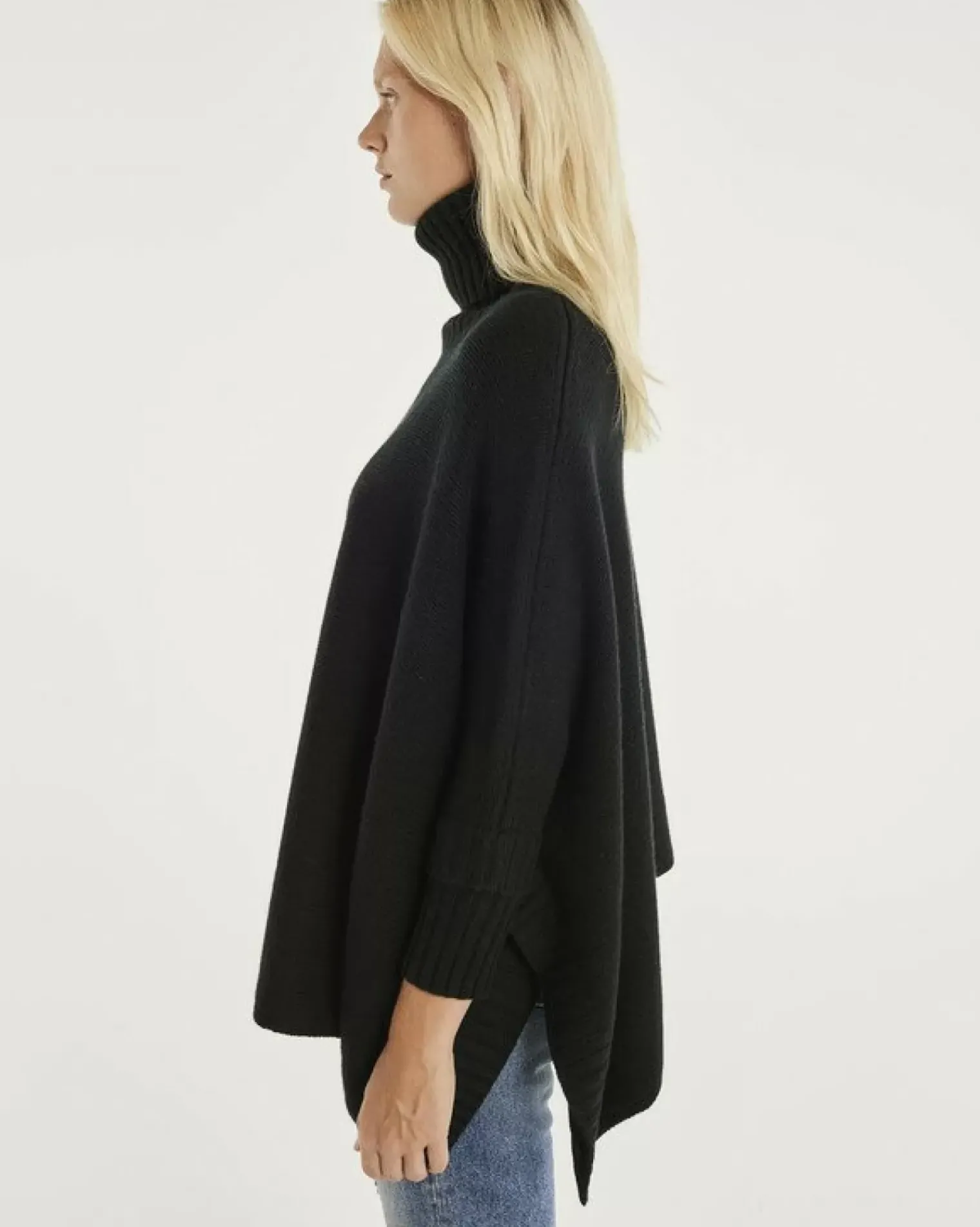 Kujten Capes & Ponchos>Oversized Turtleneck Cashmere Poncho Noir