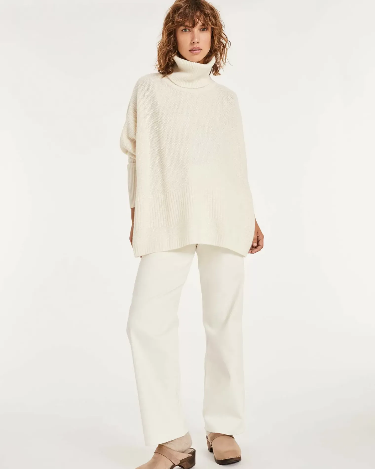 Kujten Sweaters & Sweatshirts>Oversized Turtleneck Cashmere Sweater Blanc