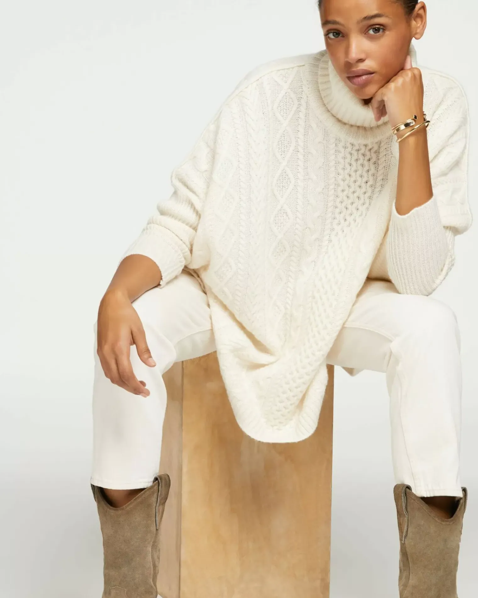 Kujten Capes & Ponchos>Oversized Turtleneck Cashmere Poncho, 6-Threads Blanc