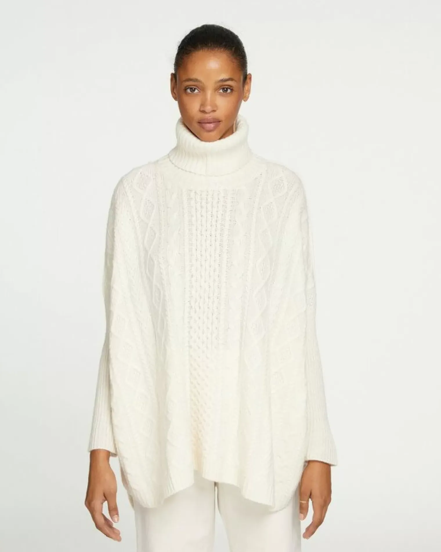 Kujten Capes & Ponchos>Oversized Turtleneck Cashmere Poncho, 6-Threads Blanc