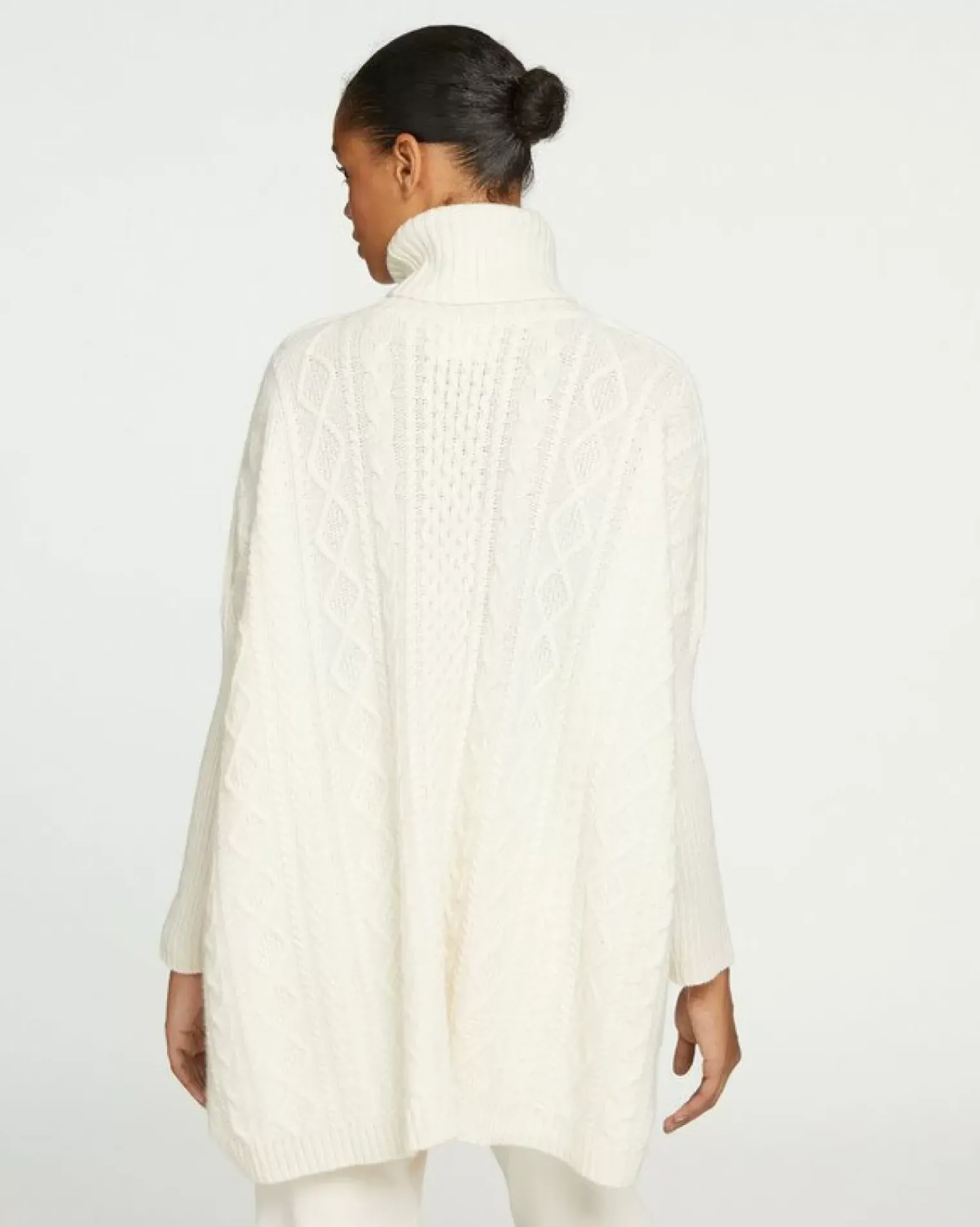 Kujten Capes & Ponchos>Oversized Turtleneck Cashmere Poncho, 6-Threads Blanc