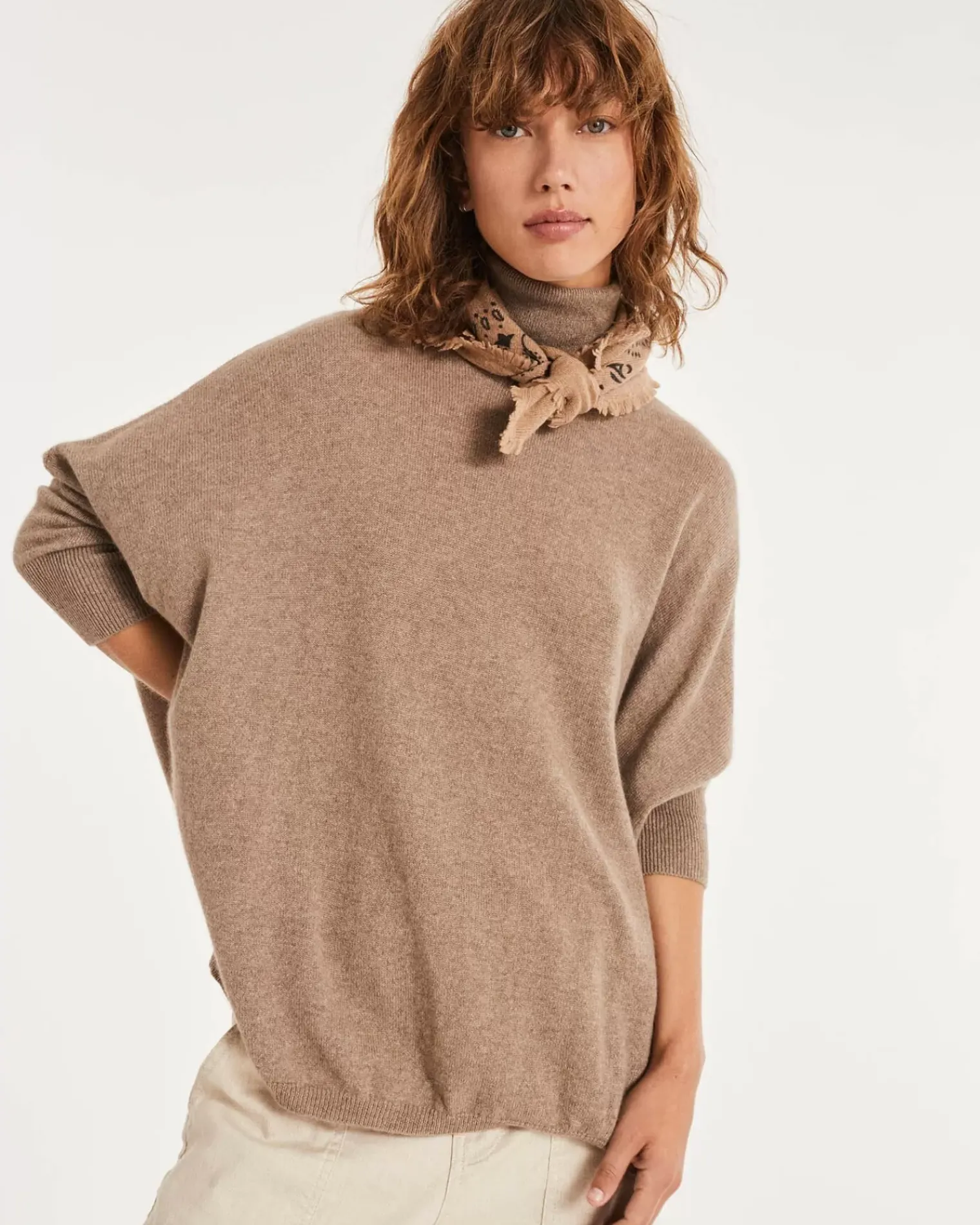 Kujten Sweaters & Sweatshirts>Oversized Turtleneck Cashmere Sweater Beige Taupe