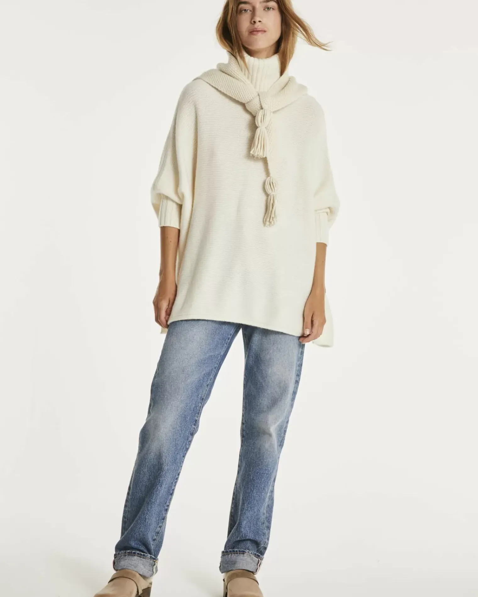 Kujten Capes & Ponchos>Oversized Turtleneck Cashmere Poncho Blanc