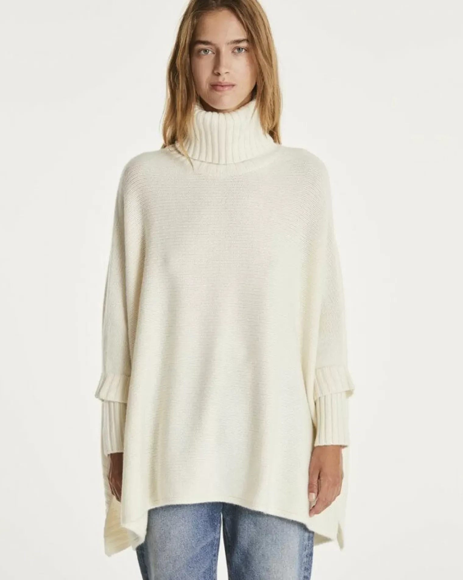 Kujten Capes & Ponchos>Oversized Turtleneck Cashmere Poncho Blanc