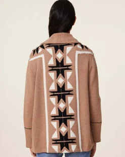 Kujten Jackets & Vests><noscript><img width=