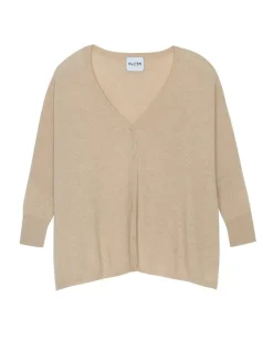 Kujten Jackets & Vests><noscript><img width=