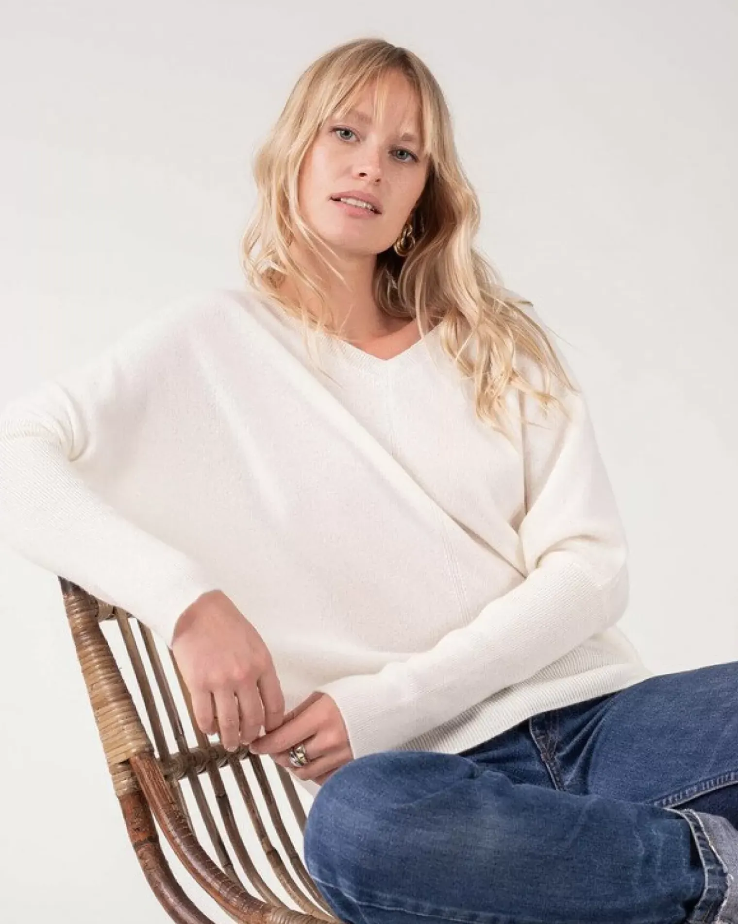 Kujten Sweaters & Sweatshirts>V-Neck Bat Sleeves Cashmere Sweater Blanc