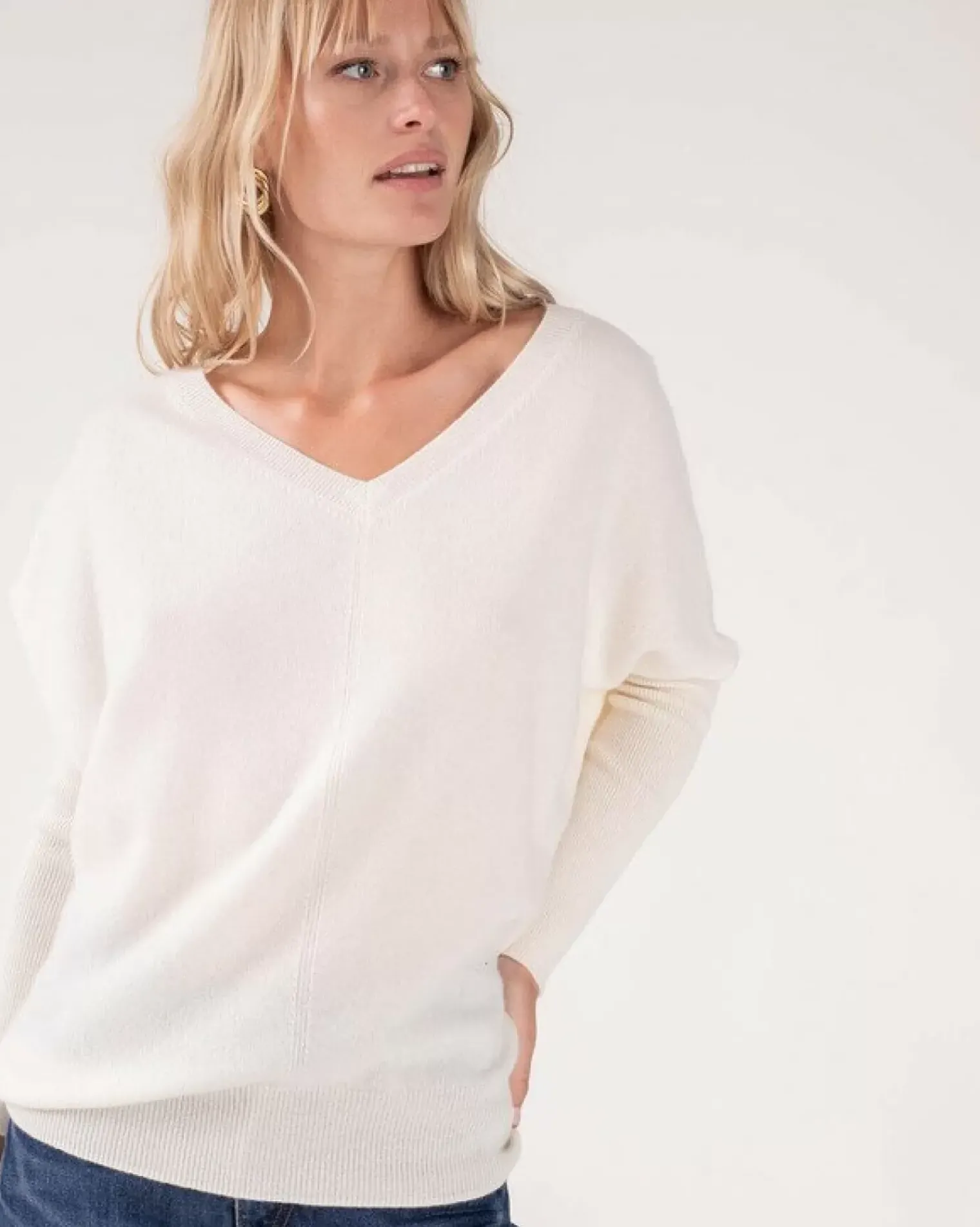 Kujten Sweaters & Sweatshirts>V-Neck Bat Sleeves Cashmere Sweater Blanc