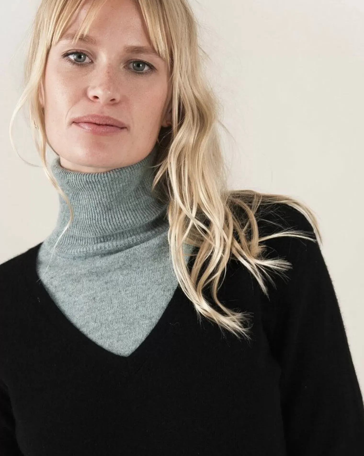 Kujten Dresses & Skirts>V-Neck Long Sleeves Cashmere Dress Noir