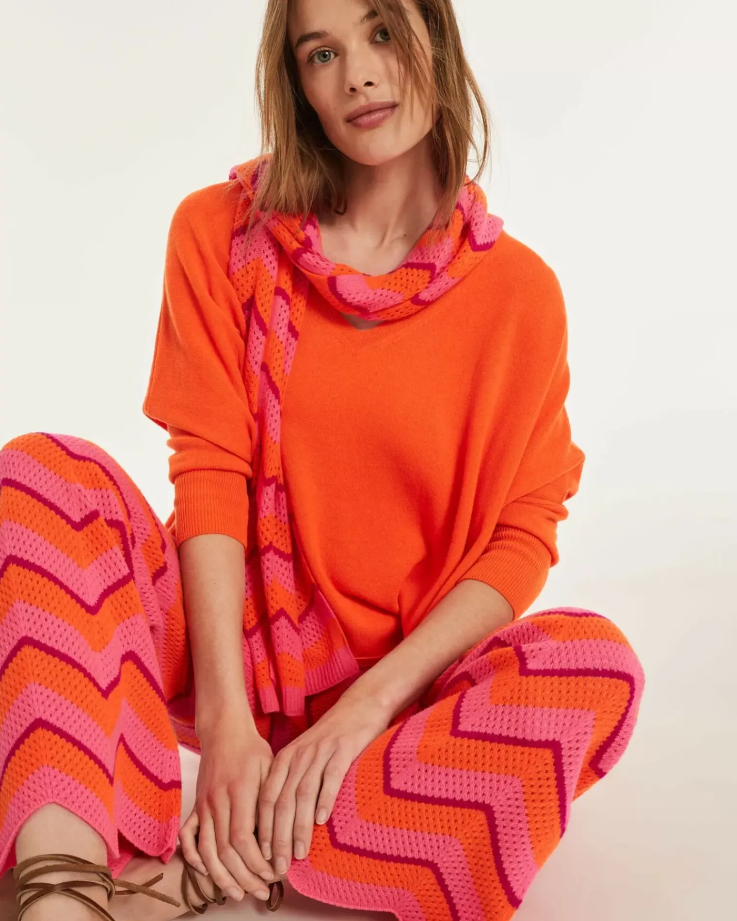 Kujten Sweaters & Sweatshirts>V-Neck Oversize Cashmere Sweater Orange Fluo