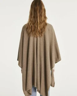 Kujten Capes & Ponchos><noscript><img width=