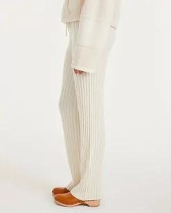Kujten Pants & Shorts><noscript><img width=