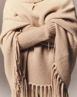 Kujten Capes & Ponchos><noscript><img width=