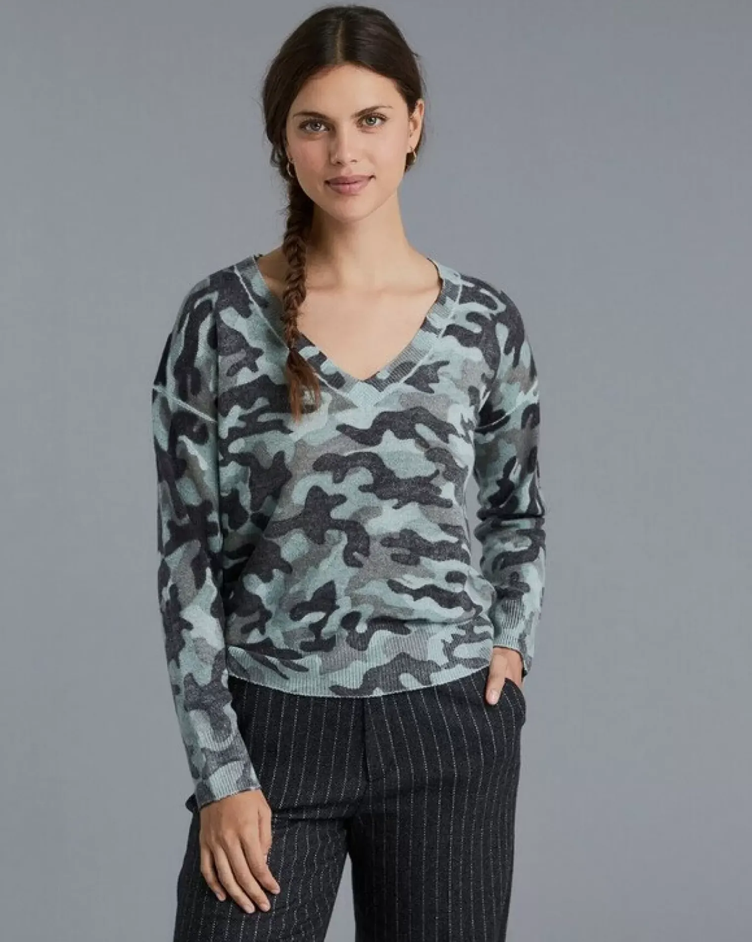 Kujten Sweaters & Sweatshirts>Women V-Neck Boyfriend Cashmere Sweater Vert Camouflage