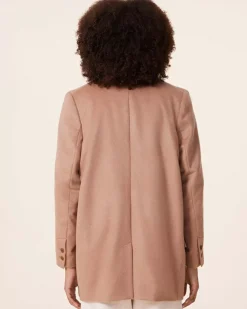 Kujten Jackets & Vests><noscript><img width=